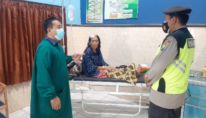 Korban Gempa Blitar, Ada Wanita Paruh Baya Kejatuhan Genteng Korban Gempa Blitar, Ada Wanita Paruh Baya Kejatuhan Genteng