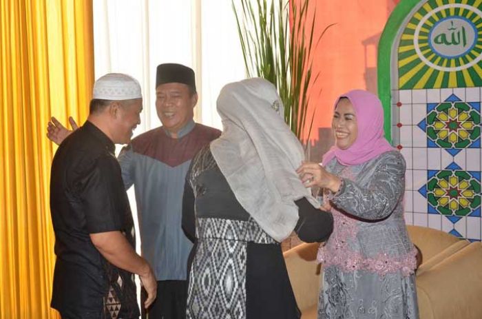 Open House di Halaman Pendopo, Bupati Fadeli: Mari Jaga Kebersamaan dalam Keberagaman