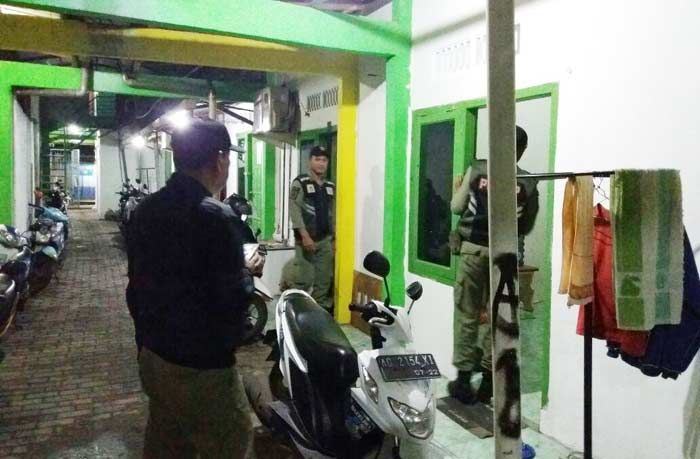 Anak Pejabat di Kediri Tertangkap Razia Saat Mesum Anak Pejabat di Kediri Tertangkap Razia Saat Mesum