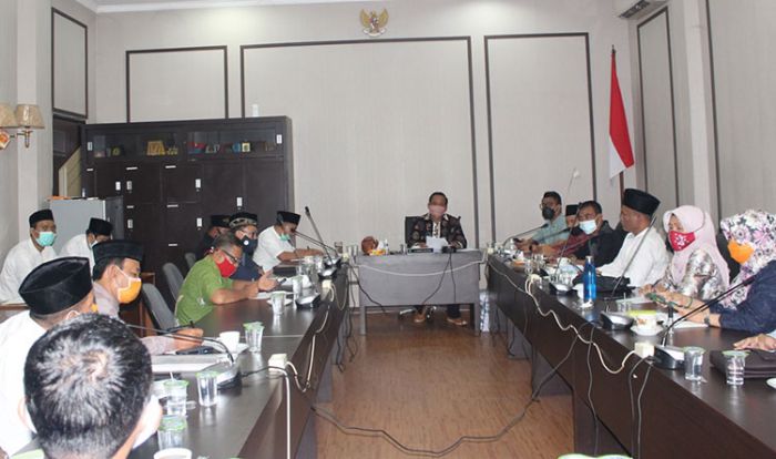 Komisi I DPRD Kabupaten Pasuruan Limpahkan Kasus Desa Pandean ke Kepolisian Komisi I DPRD Kabupaten Pasuruan Limpahkan Kasus Desa Pandean ke Kepolisian
