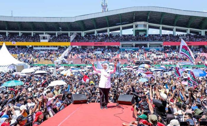Gubernur Khofifah Hadiri Peringatan HUT Ke-51 SPSI dan ke-8 Gasper di Gelora Delta Sidoarjo