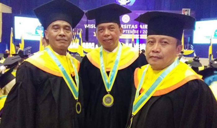 8 Wartawan Jatim Lulus S2 Unair 8 Wartawan Jatim Lulus S2 Unair