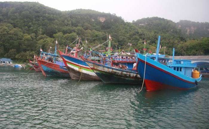 Dihantam Badai dan Ombak Besar, Nelayan Andon Terpaksa tak Melaut