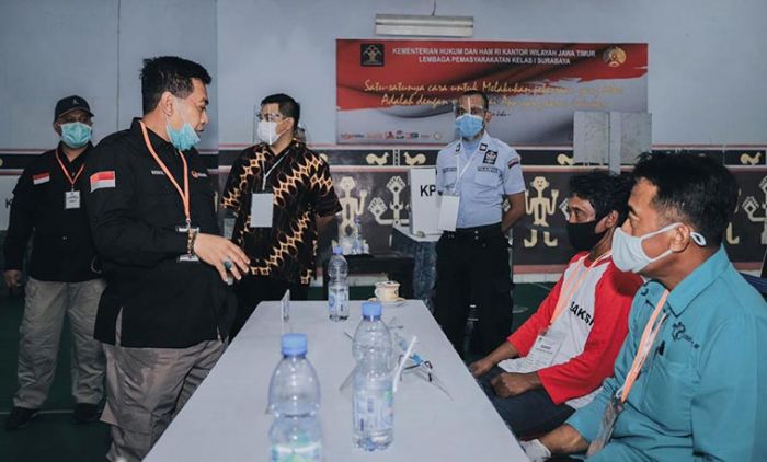 Bawaslu Tinjau Pemungutan Suara di Lapas Surabaya Bawaslu Tinjau Pemungutan Suara di Lapas Surabaya