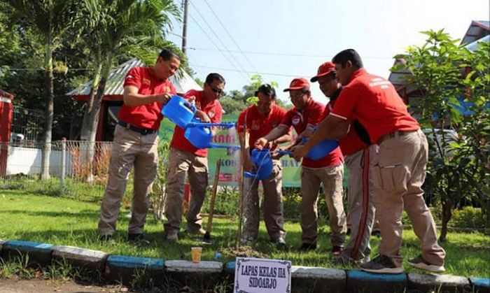Peringati HBP ke-55, UPT Pemasyarakatan Korwil Surabaya Tanam 1.000 Pohon Trembesi