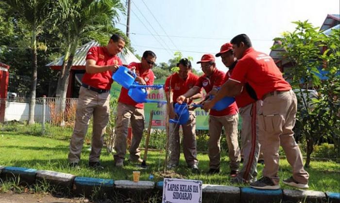 Peringati HBP ke-55, UPT Pemasyarakatan Korwil Surabaya Tanam 1.000 Pohon Trembesi Peringati HBP ke-55, UPT Pemasyarakatan Korwil Surabaya Tanam 1.000 Pohon Trembesi
