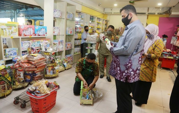 Sidak Mamin Jelang Lebaran, Wali Kota Probolinggo Temukan Makanan Kaleng Berbahan Babi Sidak Mamin Jelang Lebaran, Wali Kota Probolinggo Temukan Makanan Kaleng Berbahan Babi
