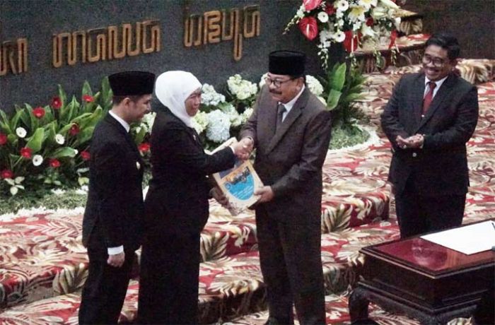 Hadiri Sertijab Gubernur Jatim, Wali Kota Mojokerto Siap Dukung Menuju Era Emas Pembangunan Hadiri Sertijab Gubernur Jatim, Wali Kota Mojokerto Siap Dukung Menuju Era Emas Pembangunan