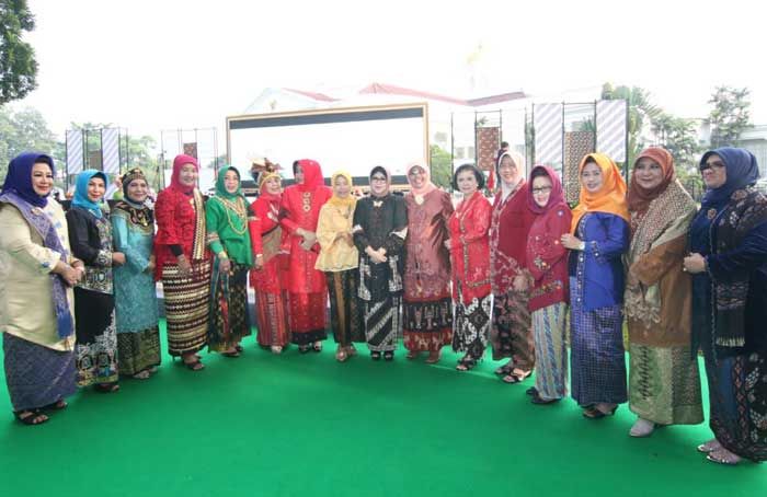Bude Karwo Hadiri Peringatan Kartini di Istana Negara Bogor Bude Karwo Hadiri Peringatan Kartini di Istana Negara Bogor