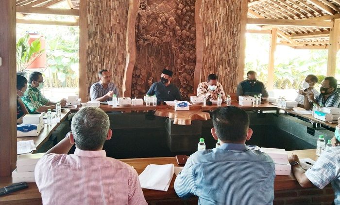 Pasca Dilantik, Bupati Ngawi Dua Kali Gelar Pertemuan di Kediaman Pribadi Pasca Dilantik, Bupati Ngawi Dua Kali Gelar Pertemuan di Kediaman Pribadi
