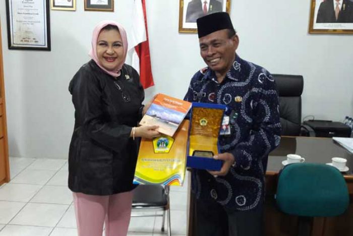 Emillia Contessa Siap Perjuangkan Kesejahteraan Honorer Guru Non K2 di Gresik