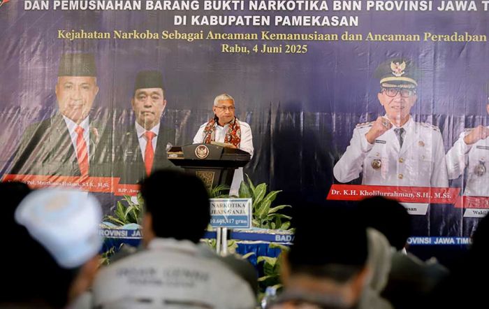 BNNP Musnahkan Hampir 7 Kg Sabu dan 10 Kg Lebih Ganja di Pamekasan BNNP Musnahkan Hampir 7 Kg Sabu dan 10 Kg Lebih Ganja di Pamekasan