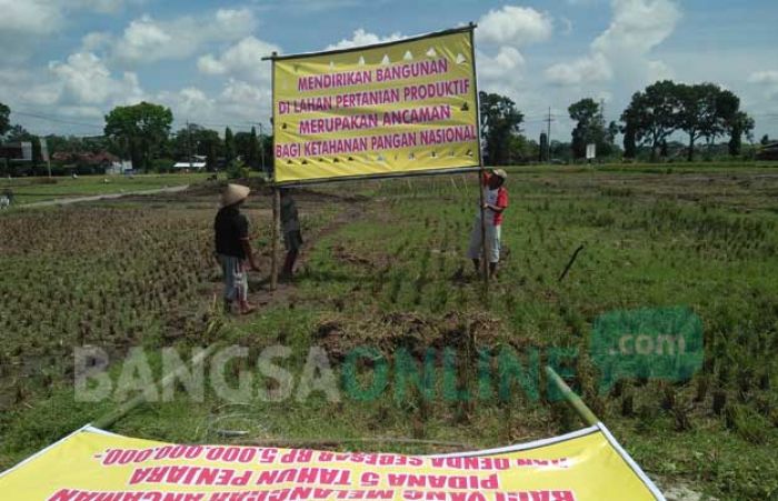 Warga Tanggung, Kota Blitar Ngotot Lawan Pembangunan SMP Negeri 3 Warga Tanggung, Kota Blitar Ngotot Lawan Pembangunan SMP Negeri 3