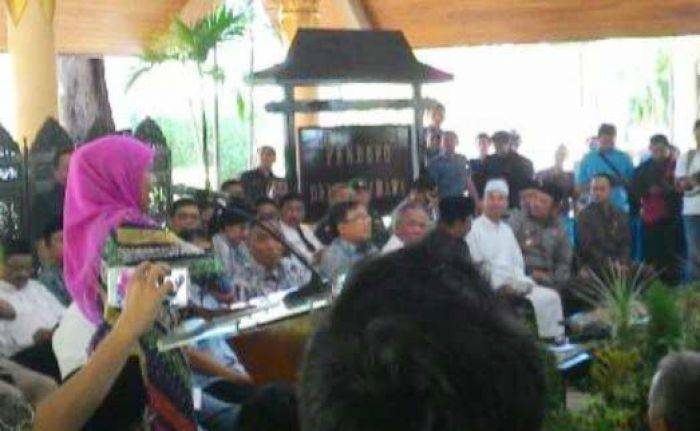 Mensos Minta Pencairan Ganti Rugi Lumpur Serentak Mensos Minta Pencairan Ganti Rugi Lumpur Serentak