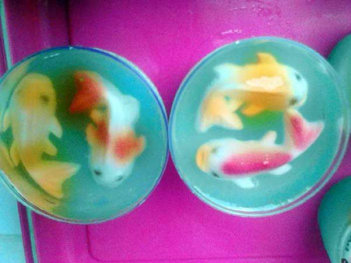Ada Ikan dan Bunga dalam Puding “Bu Bambang Cake” Ada Ikan dan Bunga dalam Puding “Bu Bambang Cake”