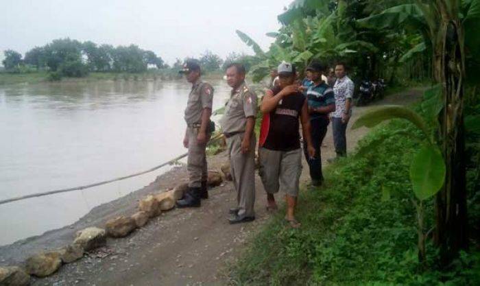 Banjir Berlalu, Giliran Tanggul Bengawan Solo Longsor Banjir Berlalu, Giliran Tanggul Bengawan Solo Longsor