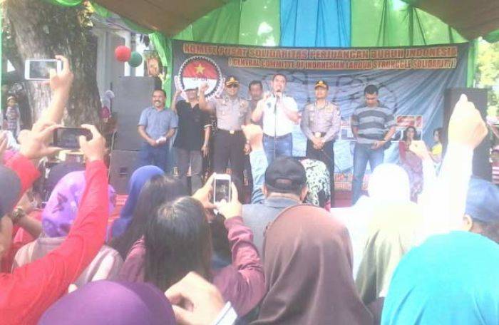 May Day di Kota Malang: Santuni Anak Yatim, hingga Bagi-bagi Nasi Bungkus May Day di Kota Malang: Santuni Anak Yatim, hingga Bagi-bagi Nasi Bungkus