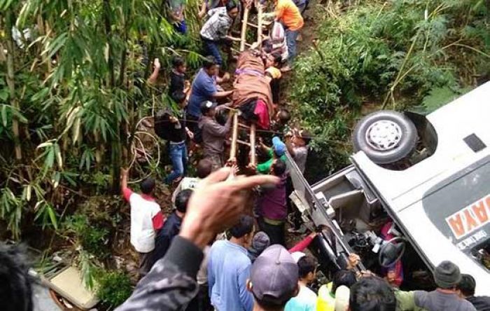 Pepisahan yang Berakhir Tragis, Rem Bus Blong saat Menuju Grojogan Sewu Tawangmangu Pepisahan yang Berakhir Tragis, Rem Bus Blong saat Menuju Grojogan Sewu Tawangmangu