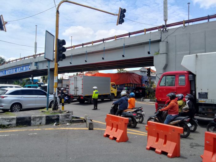 Rekayasa Lalin Jalan Letjen Sutoyo Bungurasih Mulai Dilakukan Uji Coba, Resmi Berlaku pada Jumat Rekayasa Lalin Jalan Letjen Sutoyo Bungurasih Mulai Dilakukan Uji Coba, Resmi Berlaku pada Jumat