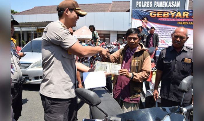 Gelar Expo Pengembalian Barang Bukti, Polres Pamekasan Tawarkan Servis Gratis Gelar Expo Pengembalian Barang Bukti, Polres Pamekasan Tawarkan Servis Gratis