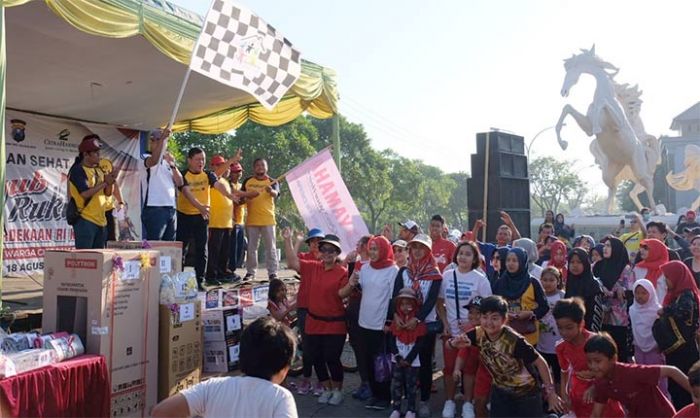 Meriahkan HUT ke-74 Kemerdekaan Republik Indonesia, Kapolresta Sidoarjo Jalan Sehat Bareng Warga Meriahkan HUT ke-74 Kemerdekaan Republik Indonesia, Kapolresta Sidoarjo Jalan Sehat Bareng Warga