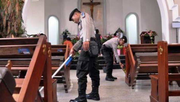 Polres Sumenep Sisir Gereja Jelang Natal Polres Sumenep Sisir Gereja Jelang Natal