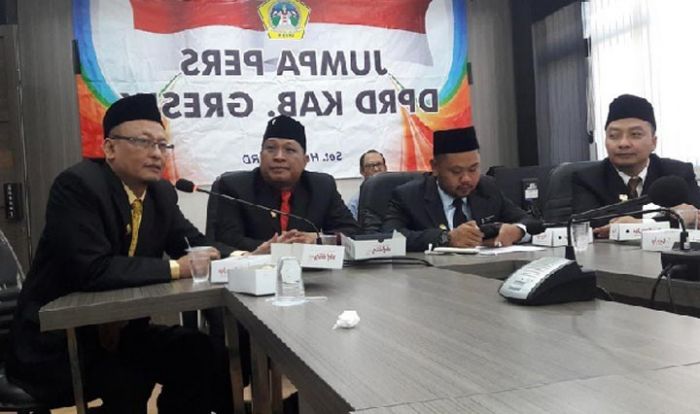 DPRD Gresik Tambah Anggaran untuk Bosda, THL, GTT, dan DPU DPRD Gresik Tambah Anggaran untuk Bosda, THL, GTT, dan DPU