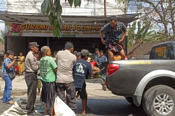 Tersangkut Kabel dan Serempet Truk, Pengendara Motor di Tuban Tewas