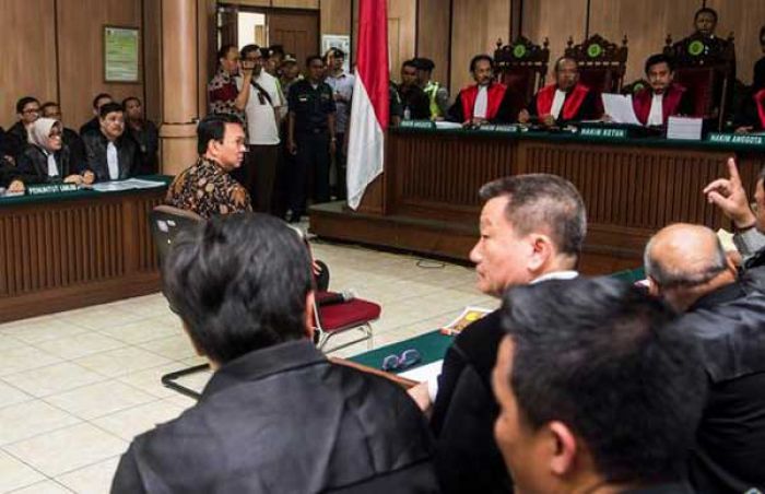 Tafsir An-Nahl 107-109: Kiai Pro Ahok, Pasti Bukan karena Keimanan Tafsir An-Nahl 107-109: Kiai Pro Ahok, Pasti Bukan karena Keimanan
