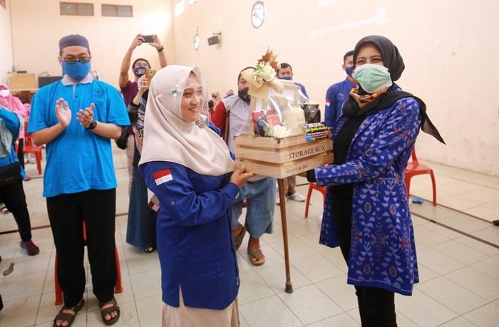 TP PKK Kota Kediri Gandeng Penyandang Disabiltas Bagikan Ratusan Masker