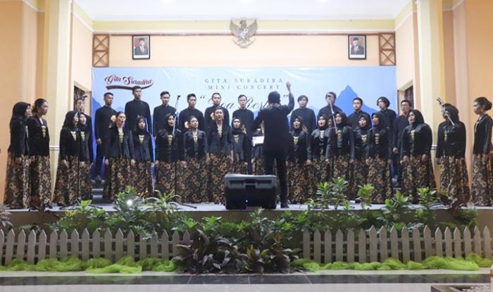 Tampil di Jogjakarta Choral Orchestra Folklore Festival, Paduan Suara Gita Suradira Minta Restu