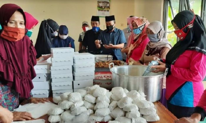 Bupati Fadeli Cek Kualitas Makanan Produksi Dapur Umum Kecamatan Bupati Fadeli Cek Kualitas Makanan Produksi Dapur Umum Kecamatan