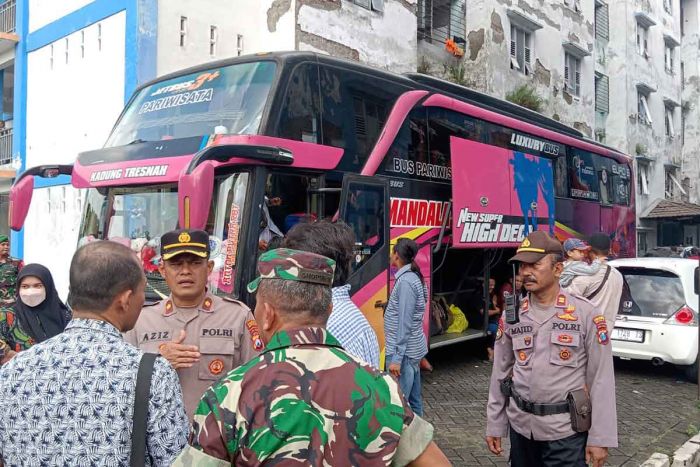 265 Eks Pengungsi Syiah di Rusunawa Puspa Agro Sidoarjo Dipulangkan Ke Kampung Halamannya Sampang 265 Eks Pengungsi Syiah di Rusunawa Puspa Agro Sidoarjo Dipulangkan Ke Kampung Halamannya Sampang