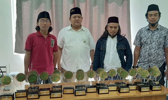 Forkom Jurnalis Nahdliyin Beri Penghargaan 22 Tokoh Muda Inspiratif Jawa Timur 2020 Forkom Jurnalis Nahdliyin Beri Penghargaan 22 Tokoh Muda Inspiratif Jawa Timur 2020