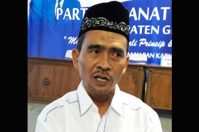 Berharap Segera Tertangkap, Khamsun Sebar Sketsa Wajah Terduga Pelaku Bom Molotov Berharap Segera Tertangkap, Khamsun Sebar Sketsa Wajah Terduga Pelaku Bom Molotov