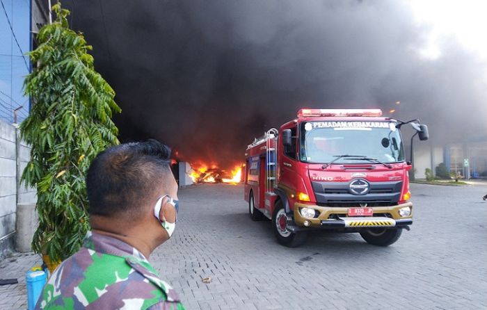 Pabrik Spare Part Motor di Lamongan Terbakar Pabrik Spare Part Motor di Lamongan Terbakar