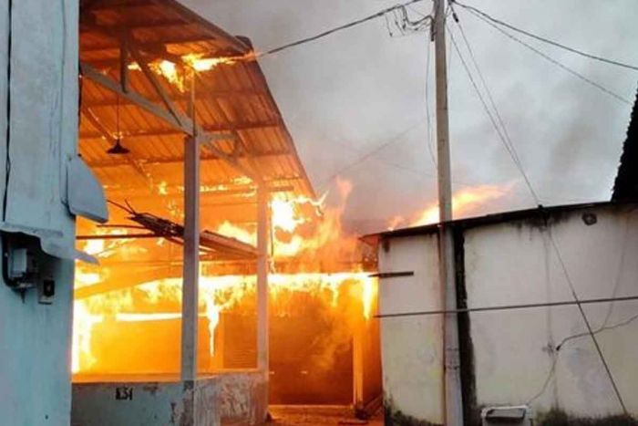 Diduga Korsleting Listrik, 6 Kios di Pasar Mojoduwur Jombang Ludes Terbakar Diduga Korsleting Listrik, 6 Kios di Pasar Mojoduwur Jombang Ludes Terbakar