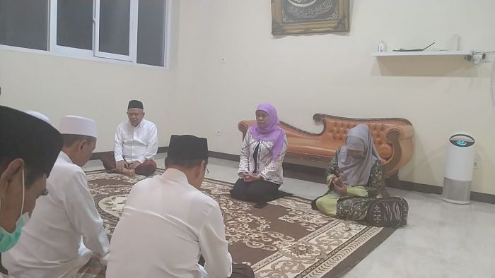 Kiai Asep Tasyakuran Umrah, Gubernur Khofifah: Saya hanya Punya Doa para Masyayikh