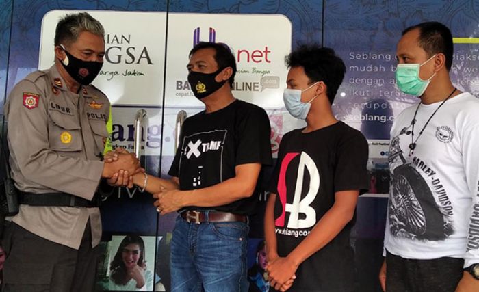Oknum Polisi yang Menghalangi Wartawan Ambil Gambar Saat Unjuk Rasa di Banyuwangi Meminta Maaf