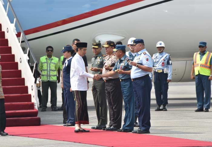 Pangkoarmada II Sambut Kedatangan Presiden Joko Widodo di Surabaya