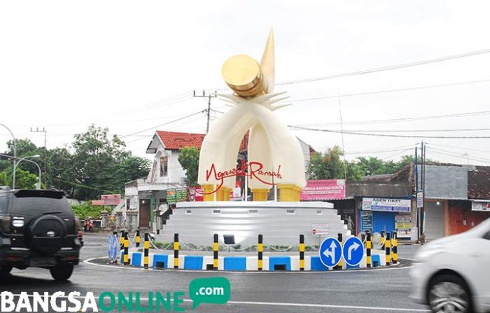 Perempatan Kartonyono Tampil dengan Tugu Baru