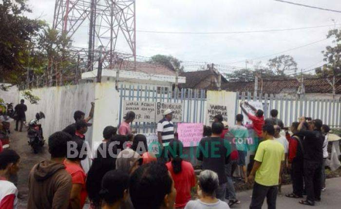 Warga Gurah Kediri Bergejolak, Minta Tower Telkomsel Dibongkar Warga Gurah Kediri Bergejolak, Minta Tower Telkomsel Dibongkar