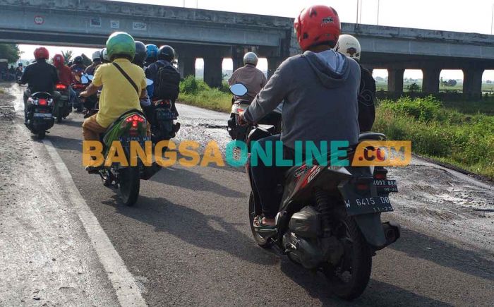 Masyarakat Keluhkan Rusaknya Jalan di Cerme-Kebomas, Wabup Gresik: Saya akan Cek Masyarakat Keluhkan Rusaknya Jalan di Cerme-Kebomas, Wabup Gresik: Saya akan Cek