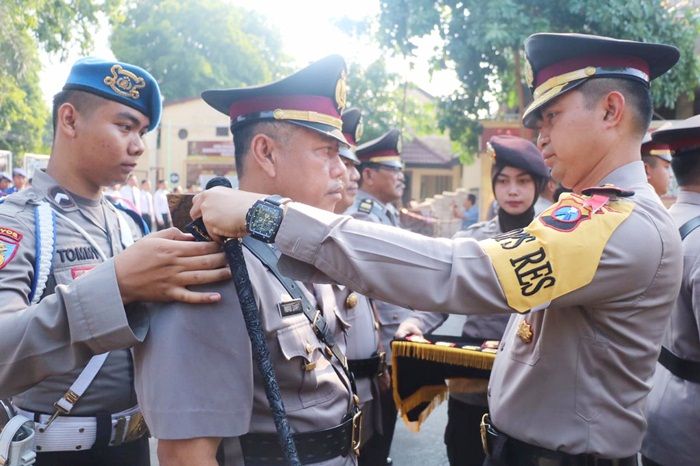 Kapolres Gresik Pimpin Sertijab Wakapolres dan 5 Kapolsek Baru Kapolres Gresik Pimpin Sertijab Wakapolres dan 5 Kapolsek Baru