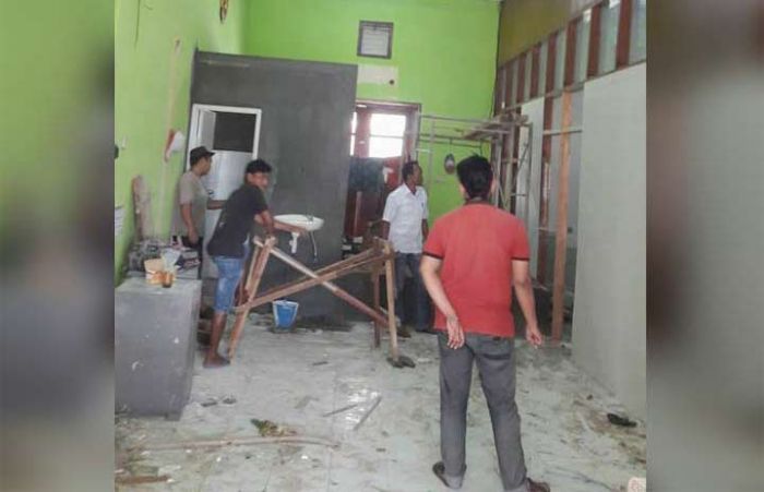 Status Pekerjaan Tak Jelas, LSM Minta Rehab Kantor Perizinan Pamekasan Dihentikan Status Pekerjaan Tak Jelas, LSM Minta Rehab Kantor Perizinan Pamekasan Dihentikan