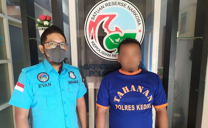 Edarkan Ratusan Pil Dobel L, Warga Ngadiluwih Kediri Ditangkap Polisi Edarkan Ratusan Pil Dobel L, Warga Ngadiluwih Kediri Ditangkap Polisi