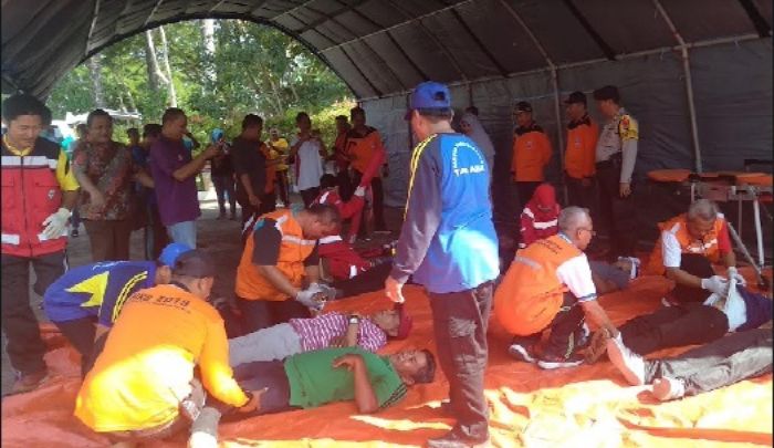 Wakil Bupati dan Kepala BPBD Pamekasan Turun Evakuasi Korban Gempa Wakil Bupati dan Kepala BPBD Pamekasan Turun Evakuasi Korban Gempa