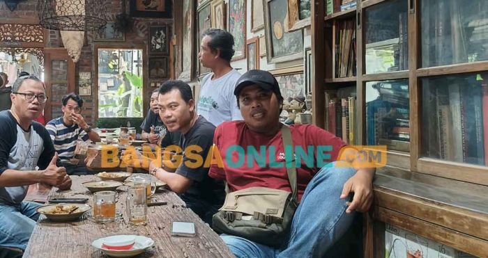 Waroeng Baroe Lama, Warung Vintage di Kediri Jadi Tempat Ngopi Favorit