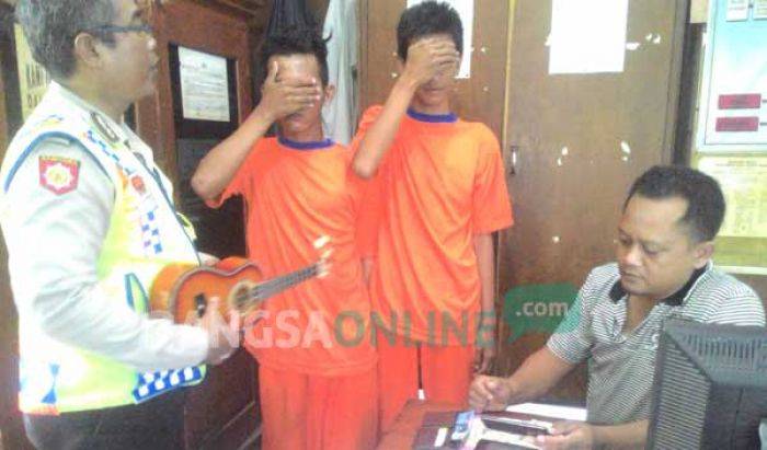 Rampas Harta Anak Punk, Dua Pengamen di Kediri Diringkus Polisi Rampas Harta Anak Punk, Dua Pengamen di Kediri Diringkus Polisi
