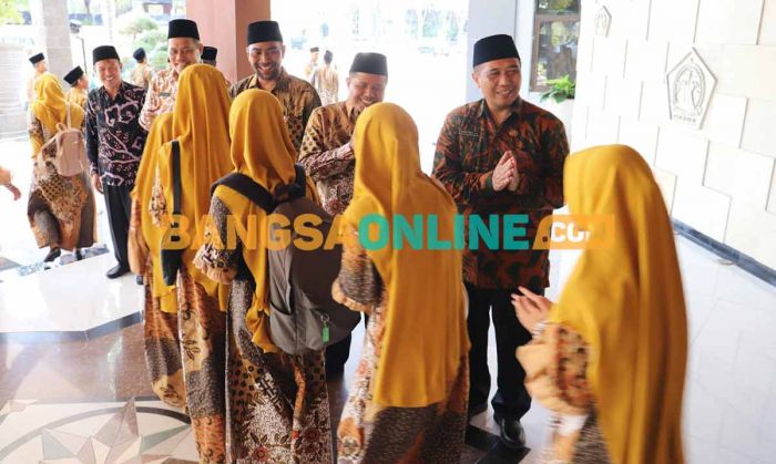 Sekda Gresik Lepas 83 Kafilah MTQ Jatim 2023 Sekda Gresik Lepas 83 Kafilah MTQ Jatim 2023